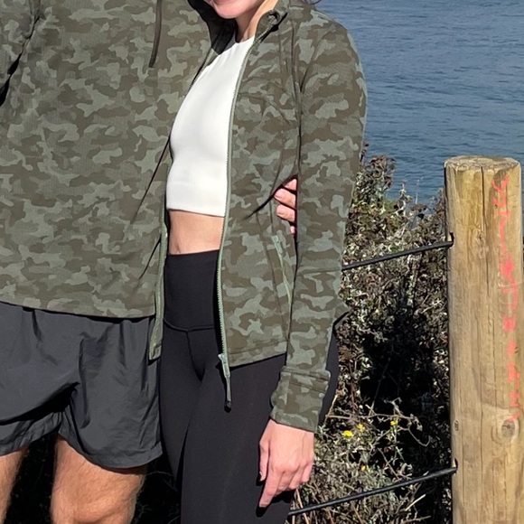 Lululemon Define Jacket in Camo - Picture 3 of 5